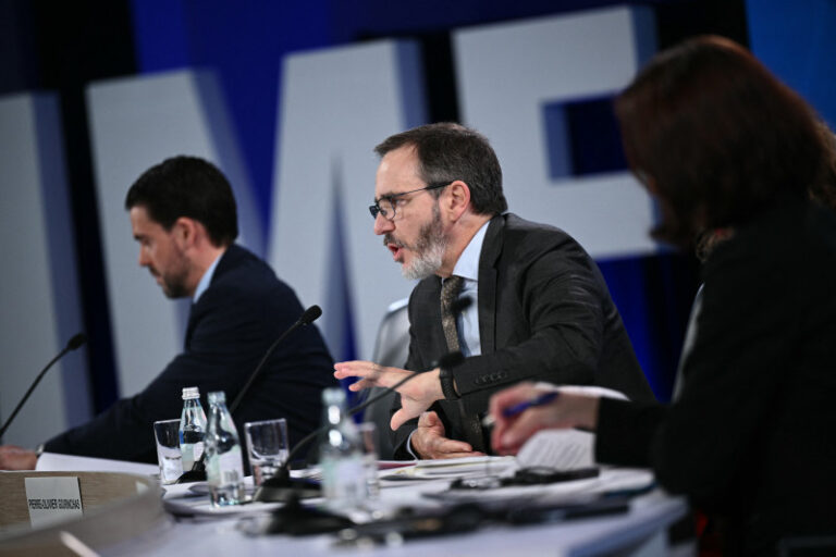 FMI eleva el crecimiento global para 2025 gracias a un «modesto» impacto comercial en EEUU